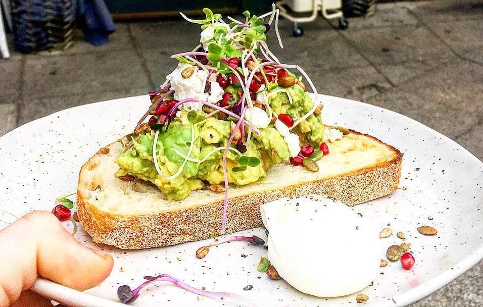 Toast con Avocado e Uovo (Semplificato)